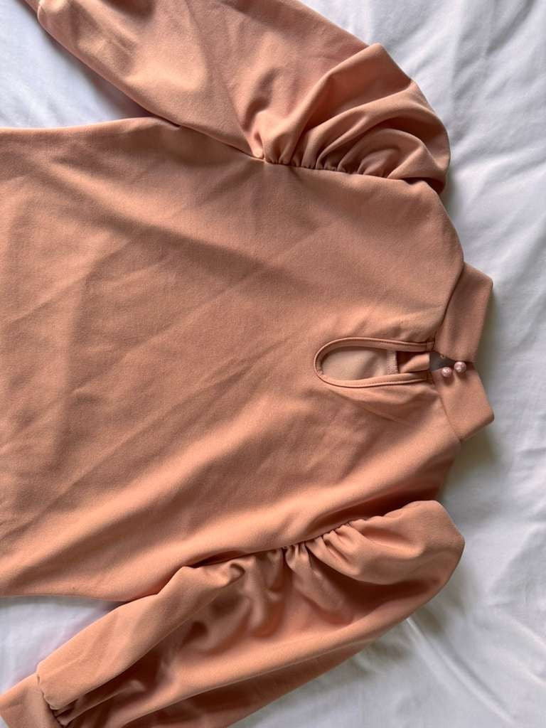 Mulvari Keyhole Back Mock-Neck Puff Sleeve Top, Size Large