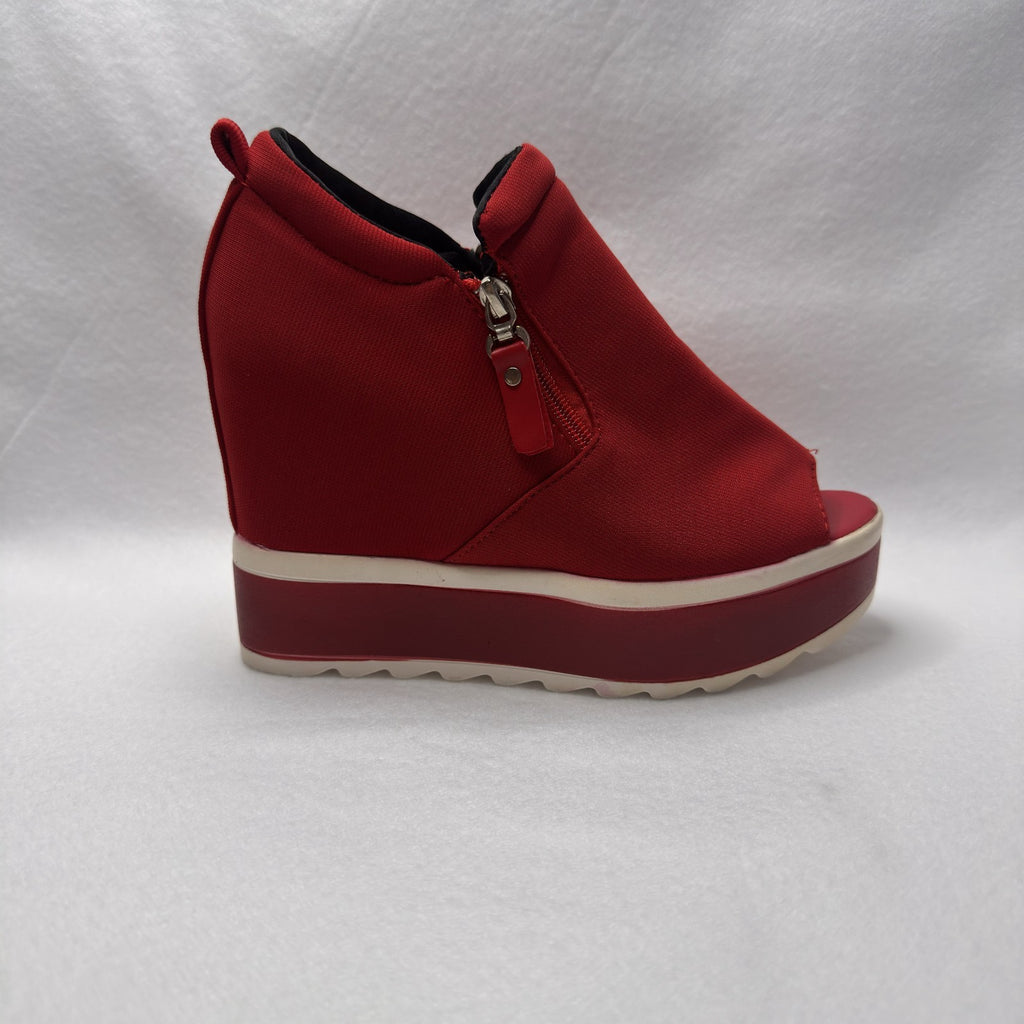 Woman's Platform Shoes With Hidden Height Increase Open Front size 7 us
