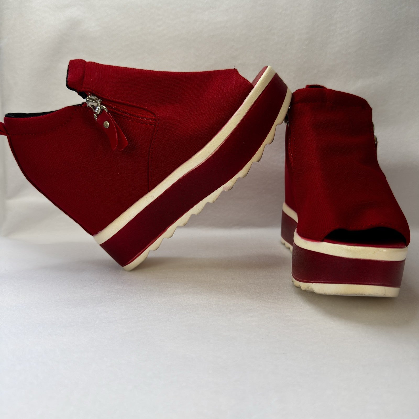 Woman's Platform Shoes With Hidden Height Increase Open Front size 7 us