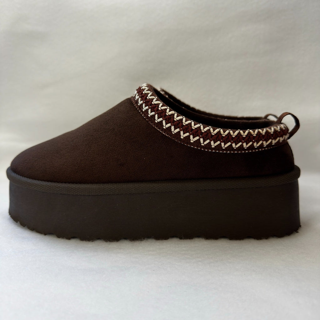 New Love Womens Jesters Embroidered Platform Classic Slip On 7.5 US