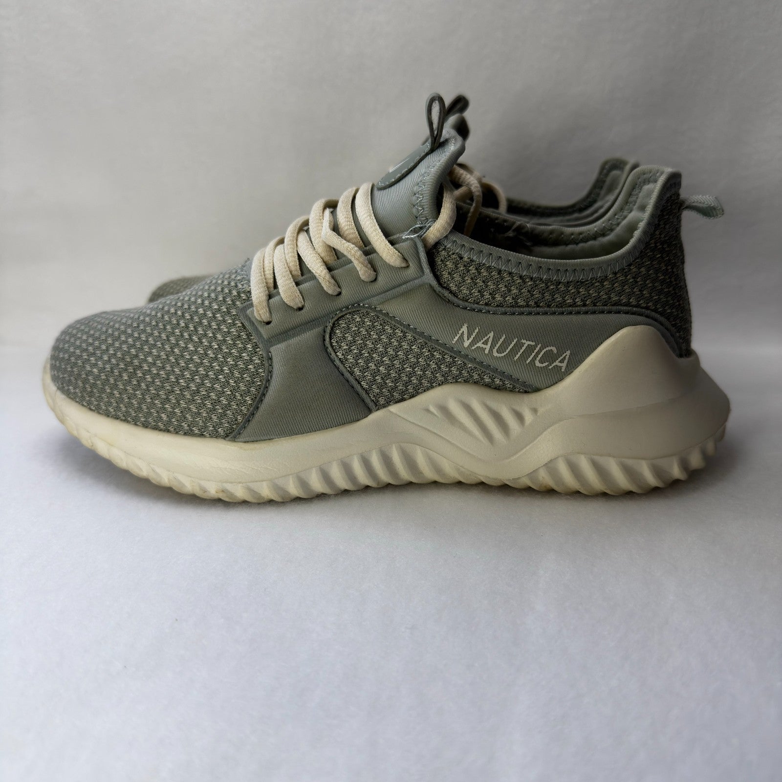 Nautica Gray Fashion Sneakers Lace Up Shoes Casual Lightweight Womens Size 8
