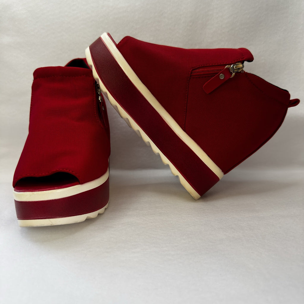 Woman's Platform Shoes With Hidden Height Increase Open Front size 7 us