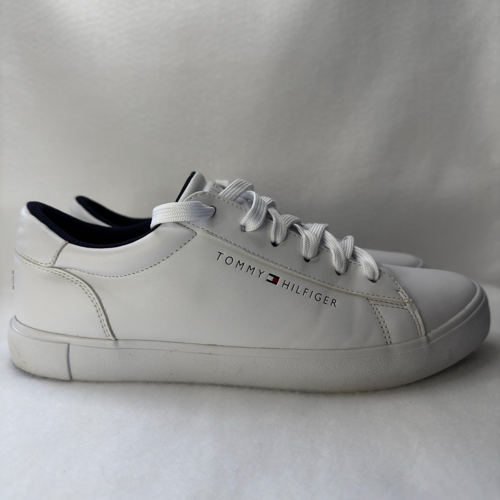 Tommy Hilfinger Men's White Sneakers/Athletic Shoes  Size 8.5 US