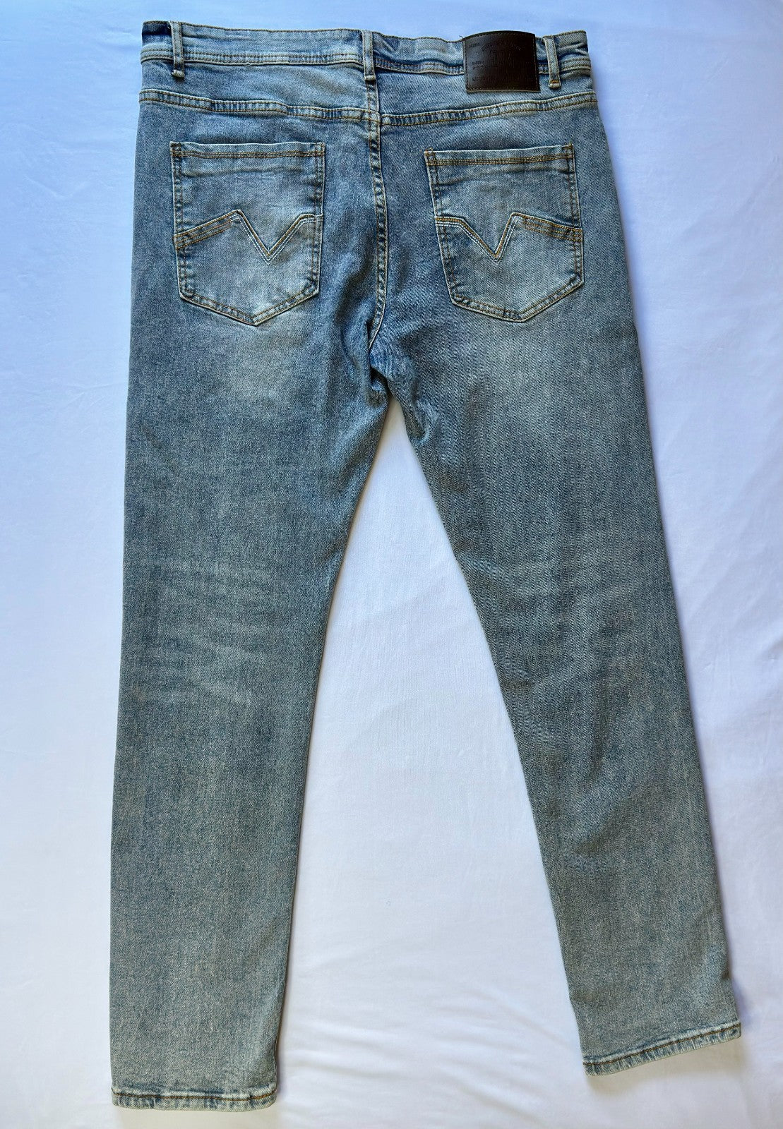 Stitches and Rivets Jeans Men's Size 34x32  Wash Blue Slim Mid Rise Denim