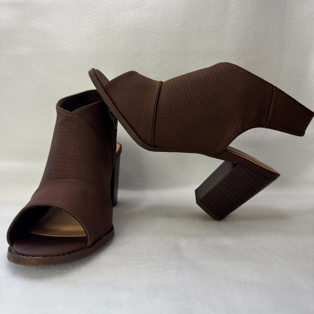 Top moda boots are stylish ankle boots perfect for summer and spring