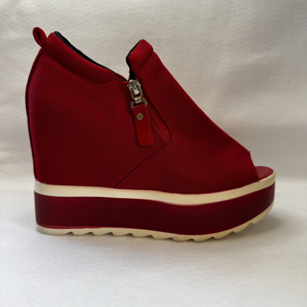 Woman's Platform Shoes With Hidden Height Increase Open Front size 7 us