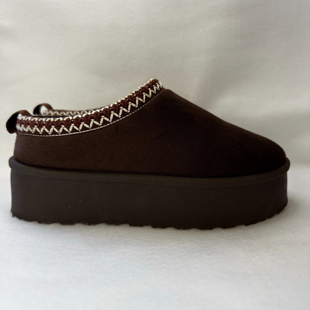 New Love Womens Jesters Embroidered Platform Classic Slip On 7.5 US