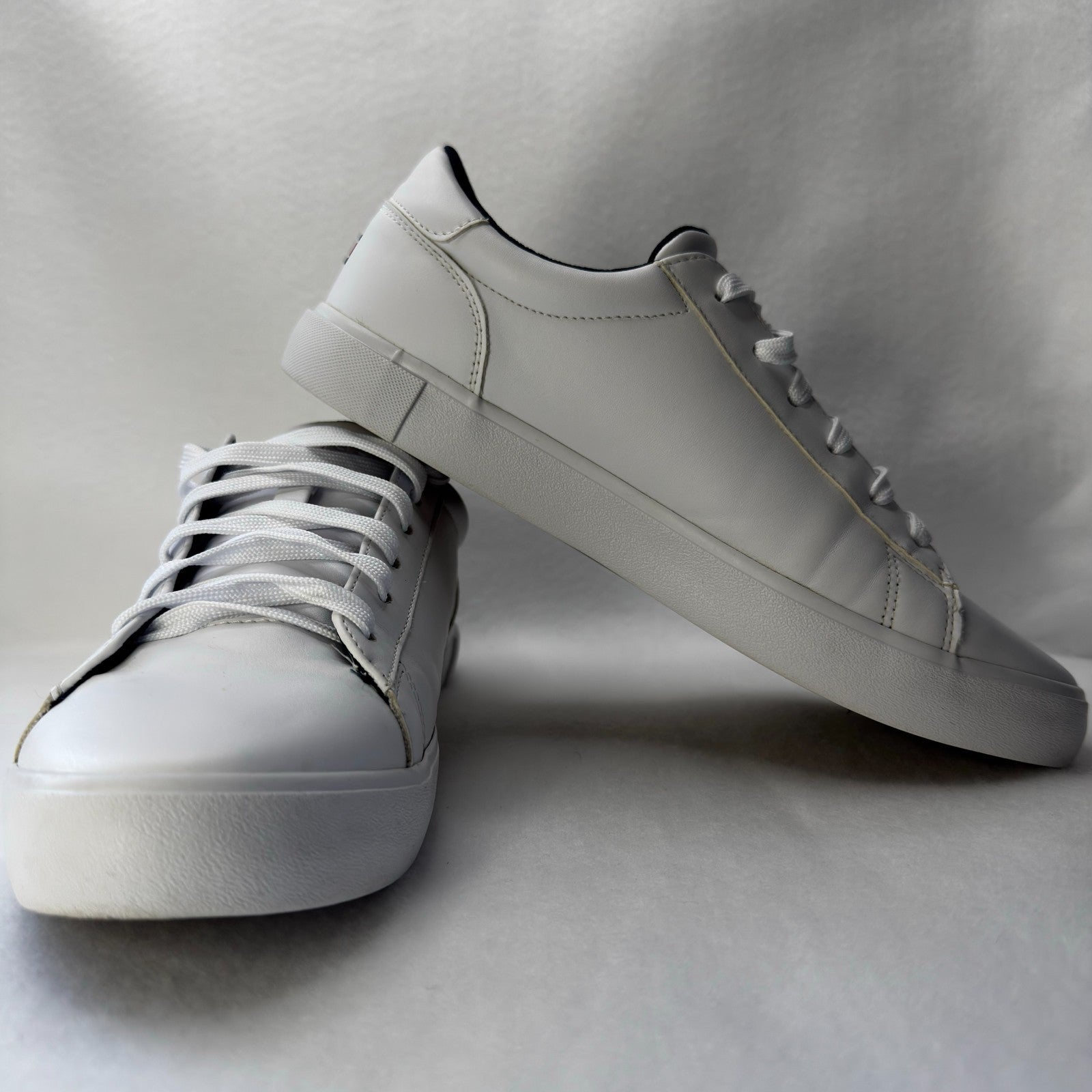 Tommy Hilfinger Men's White Sneakers/Athletic Shoes  Size 8.5 US