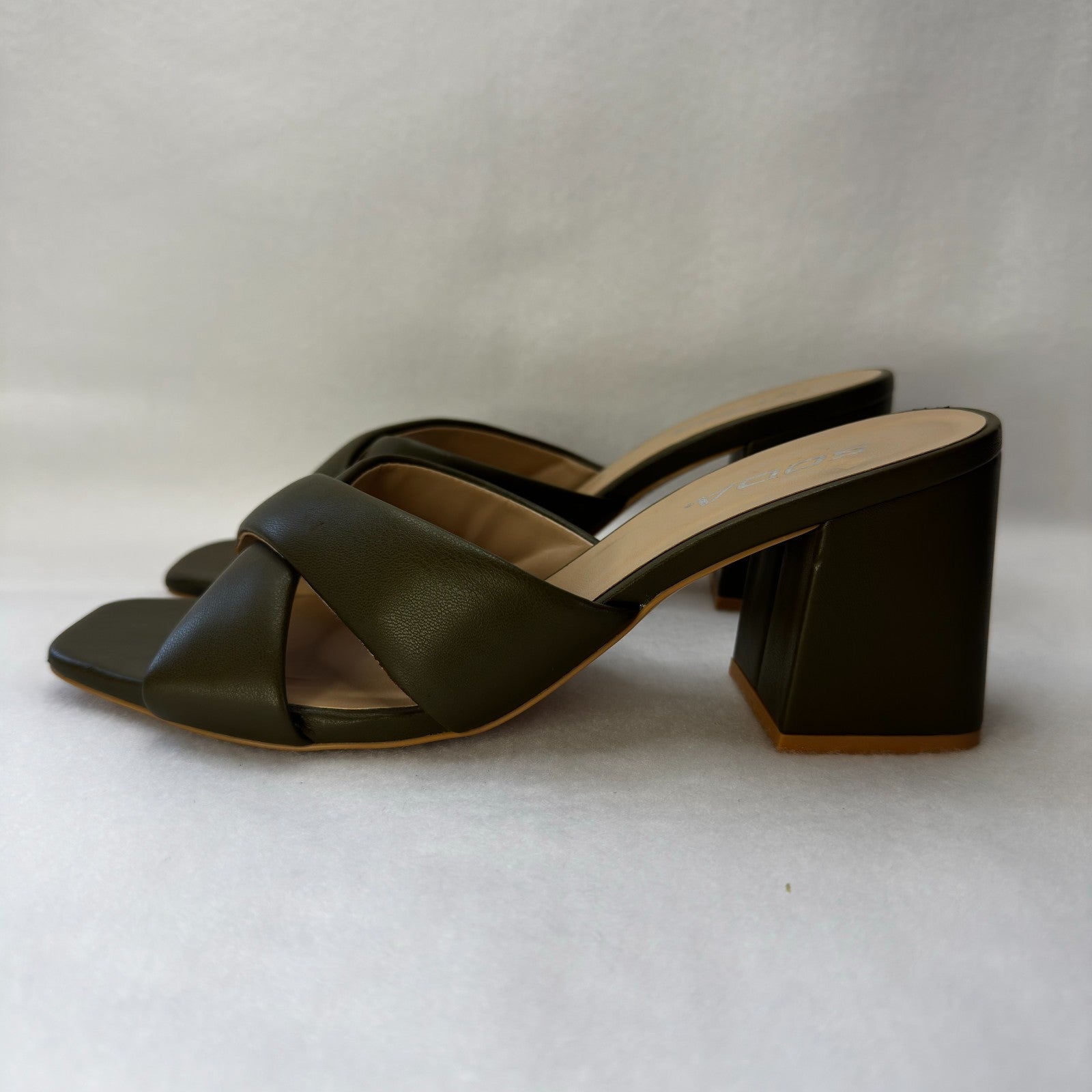 SODA GREEN TWIST MULE SANDAL HEEL NWT. GOOD SHOE FOR SEMI-CASUAL EVENTS
