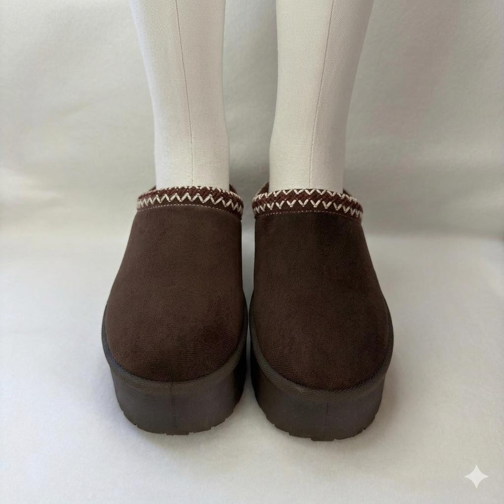 New Love Womens Jesters Embroidered Platform Classic Slip On 7.5 US