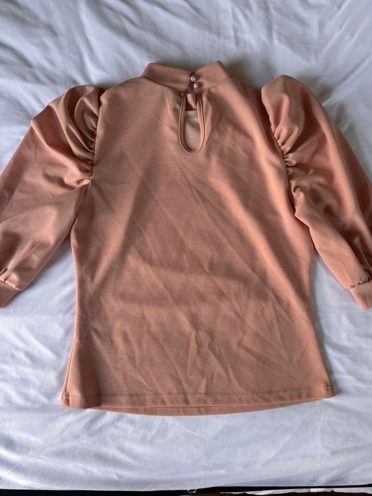 Mulvari Keyhole Back Mock-Neck Puff Sleeve Top, Size Large