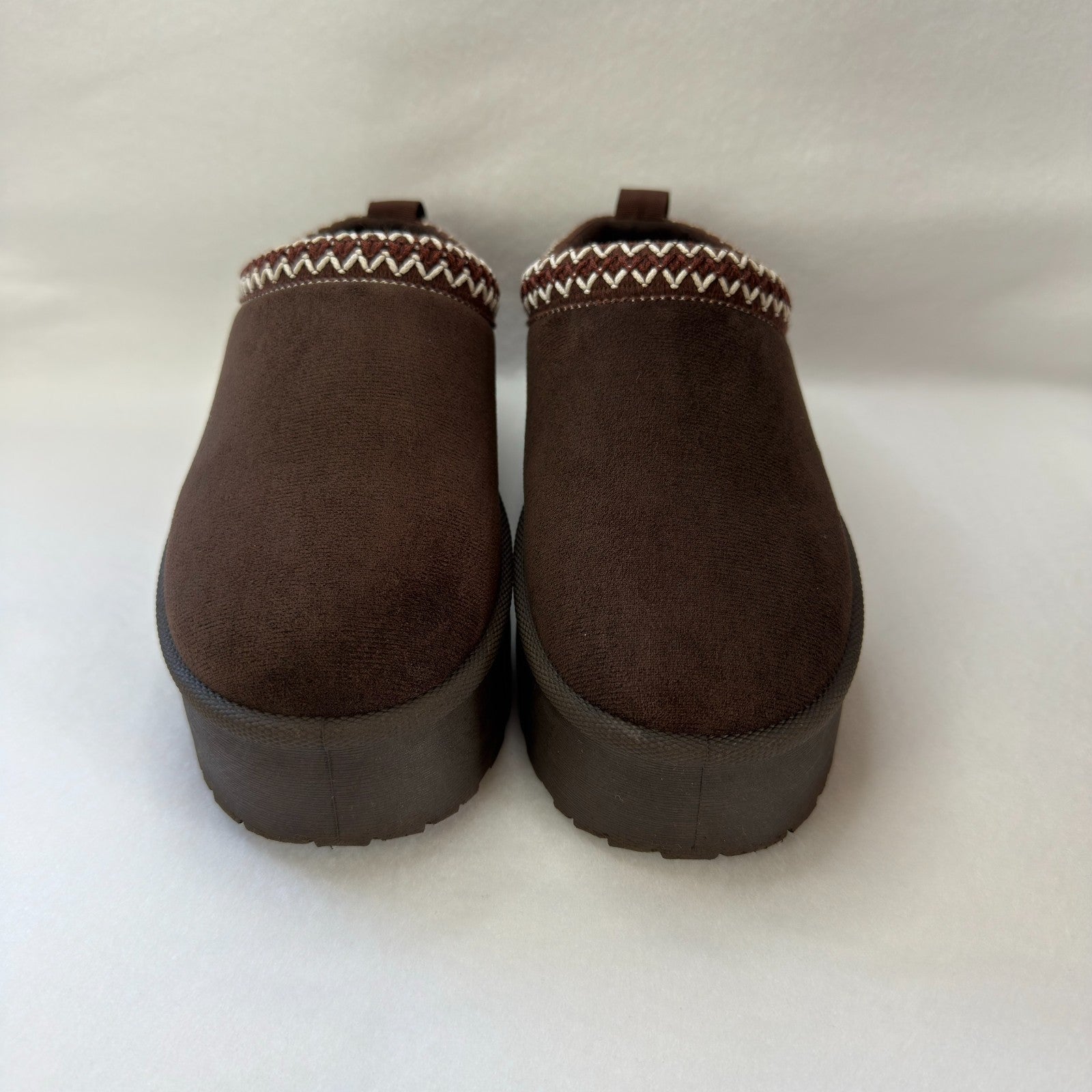 New Love Womens Jesters Embroidered Platform Classic Slip On 7.5 US