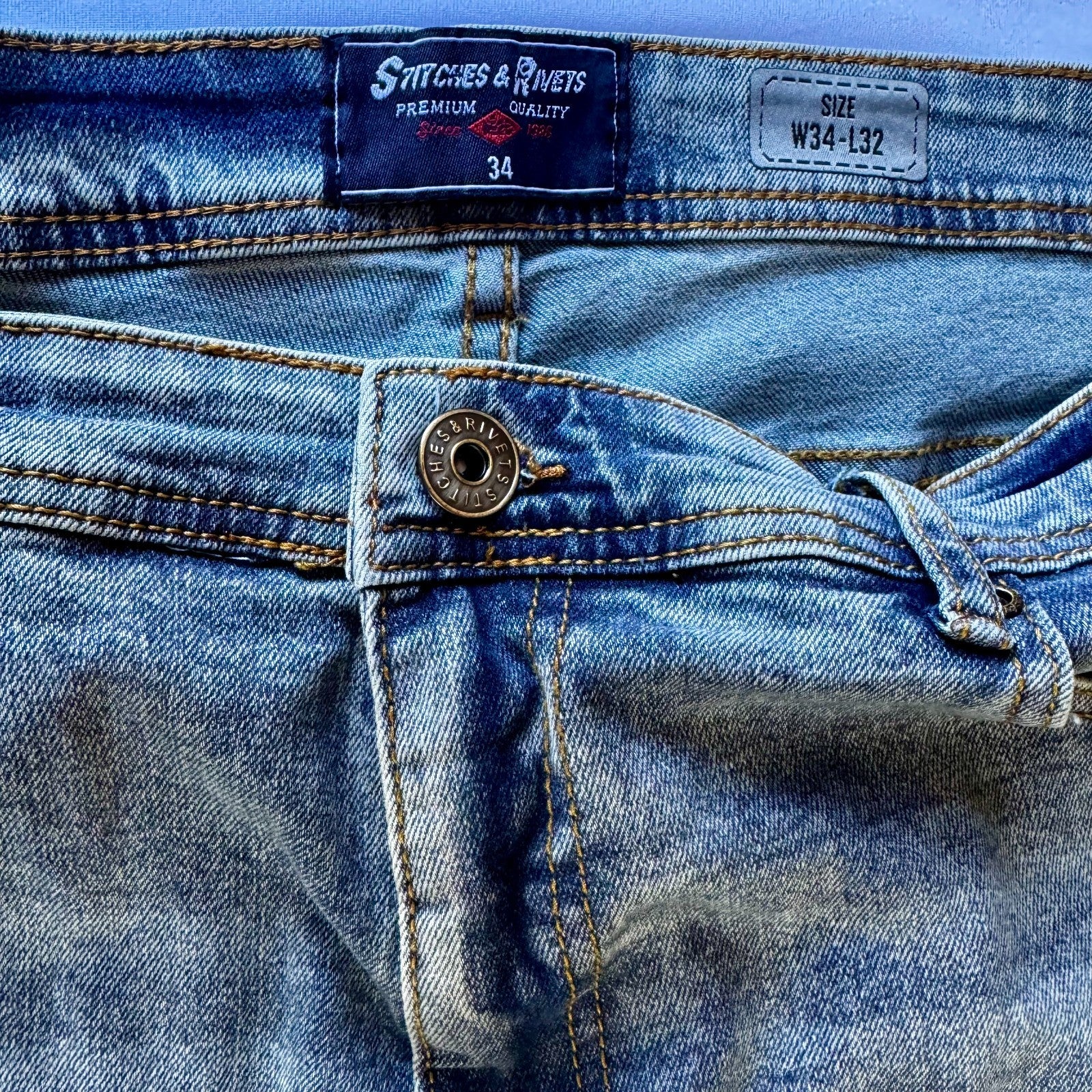 Stitches and Rivets Jeans Men's Size 34x32  Wash Blue Slim Mid Rise Denim