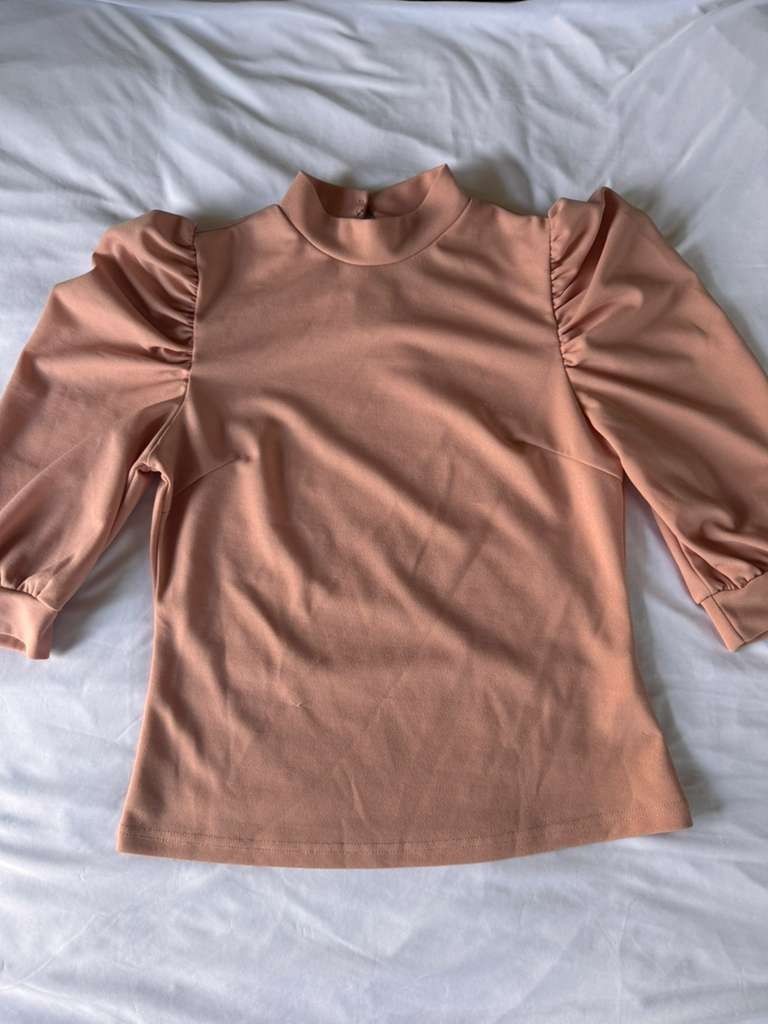 Mulvari Keyhole Back Mock-Neck Puff Sleeve Top, Size Large