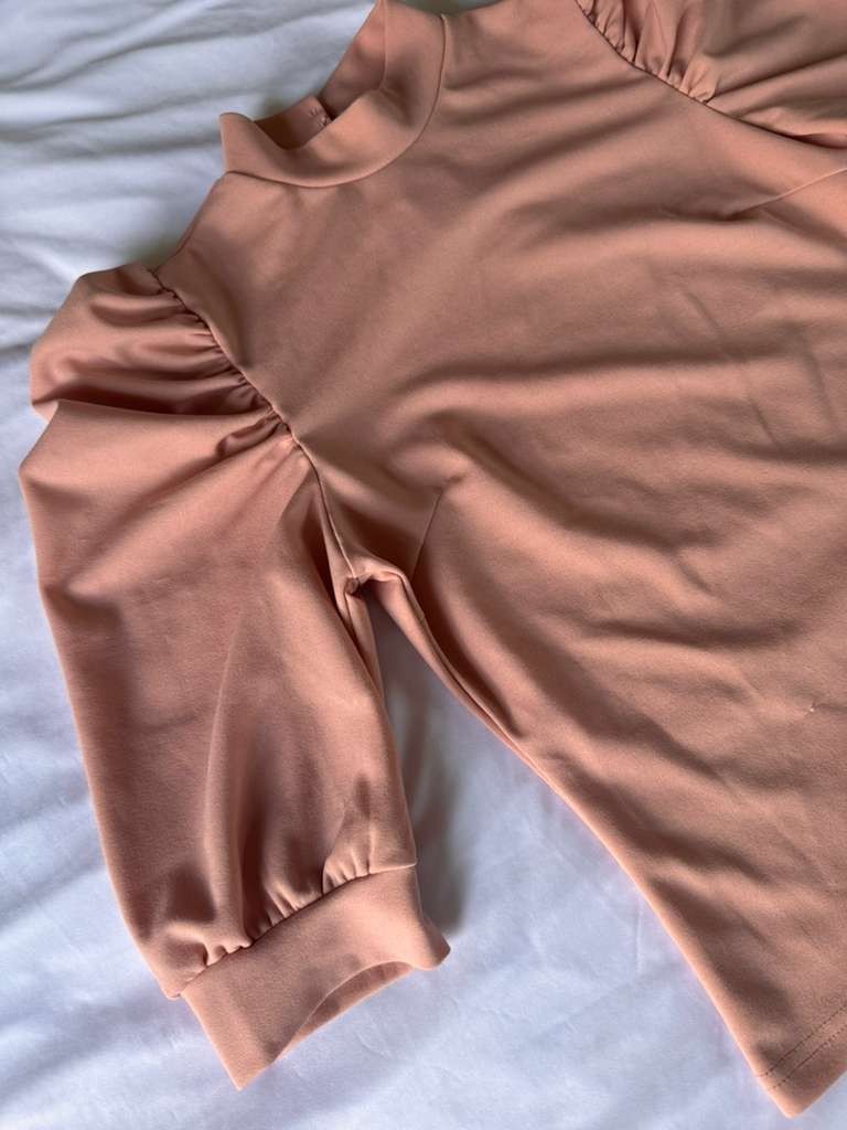 Mulvari Keyhole Back Mock-Neck Puff Sleeve Top, Size Large