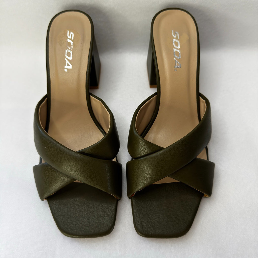 SODA GREEN TWIST MULE SANDAL HEEL NWT. GOOD SHOE FOR SEMI-CASUAL EVENTS