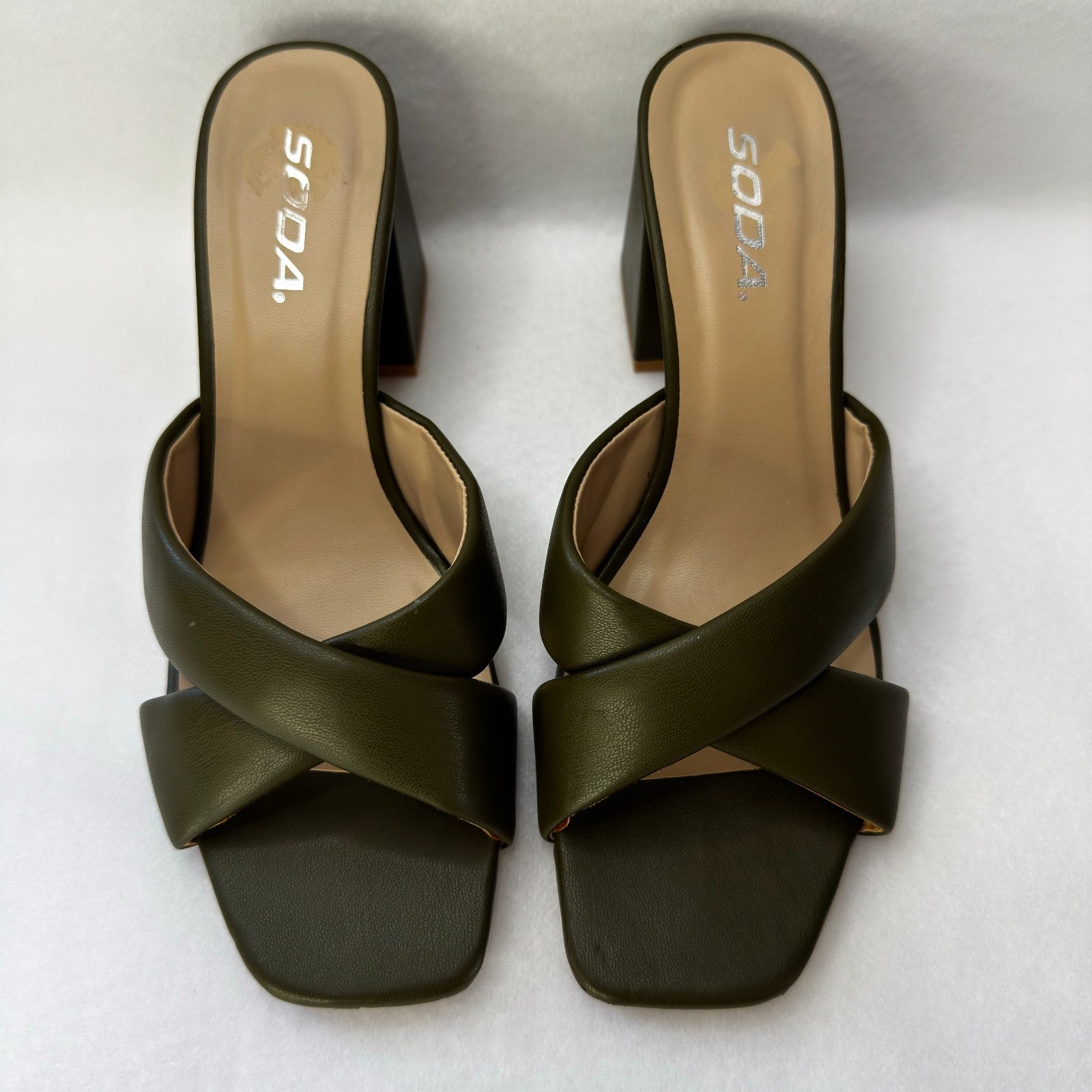 SODA GREEN TWIST MULE SANDAL HEEL NWT. GOOD SHOE FOR SEMI-CASUAL EVENTS