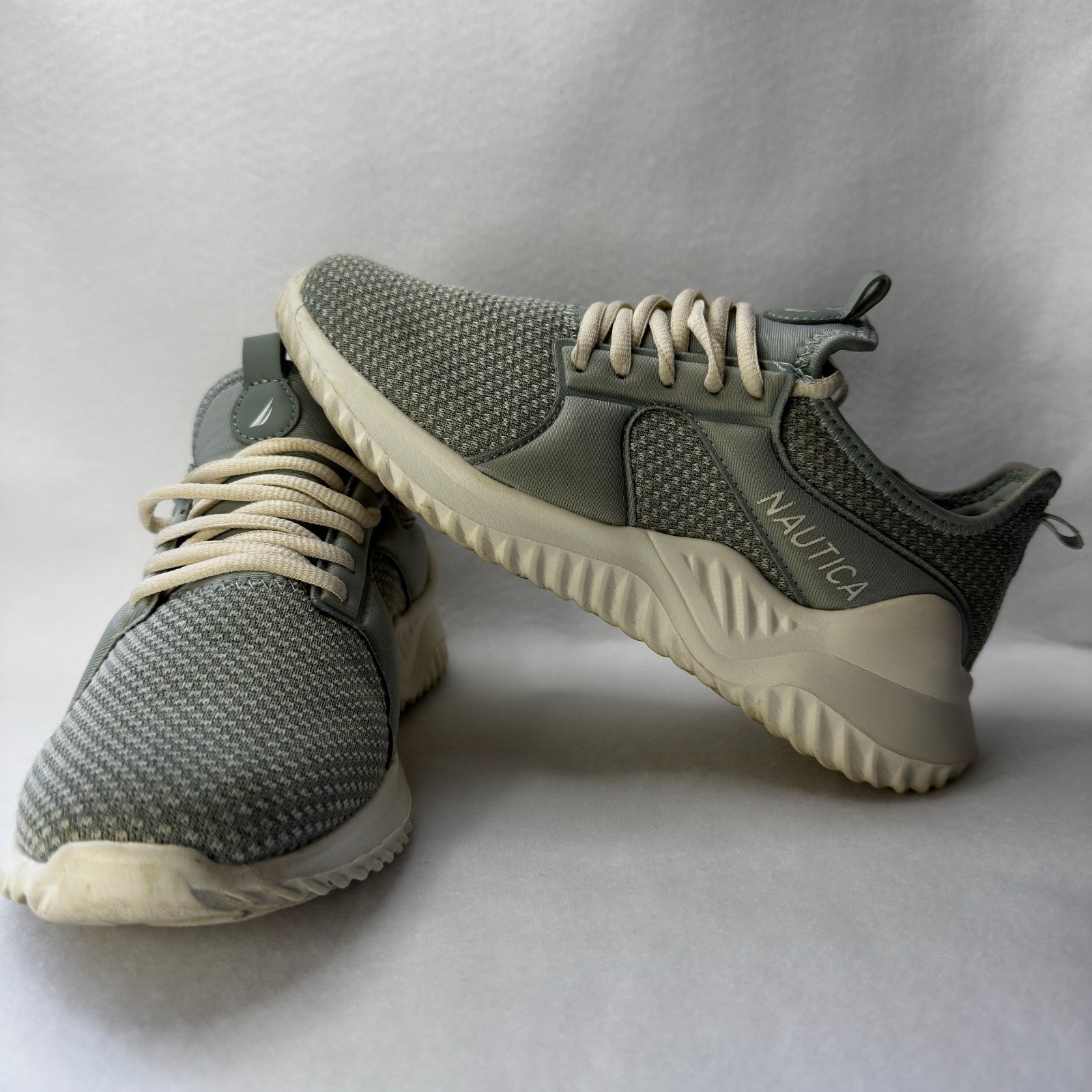 Nautica Gray Fashion Sneakers Lace Up Shoes Casual Lightweight Womens Size 8