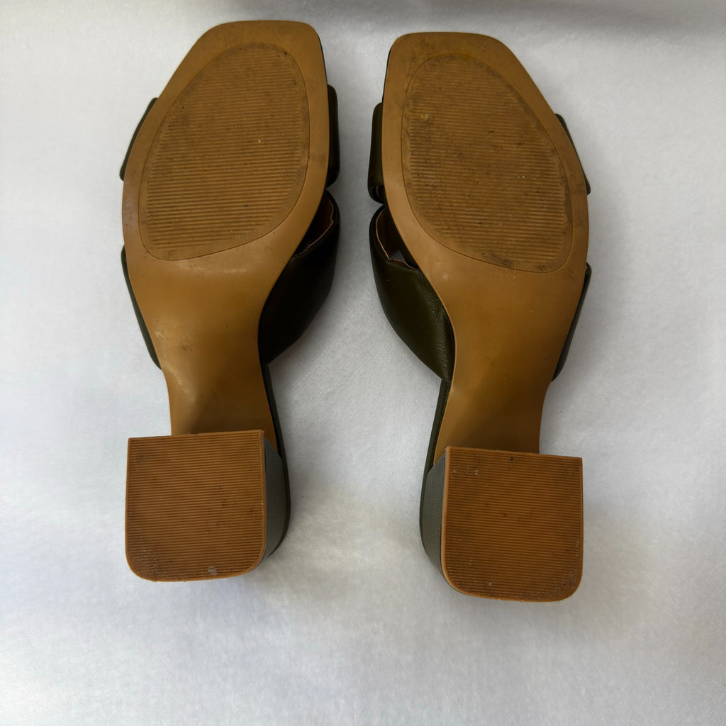 SODA GREEN TWIST MULE SANDAL HEEL NWT. GOOD SHOE FOR SEMI-CASUAL EVENTS