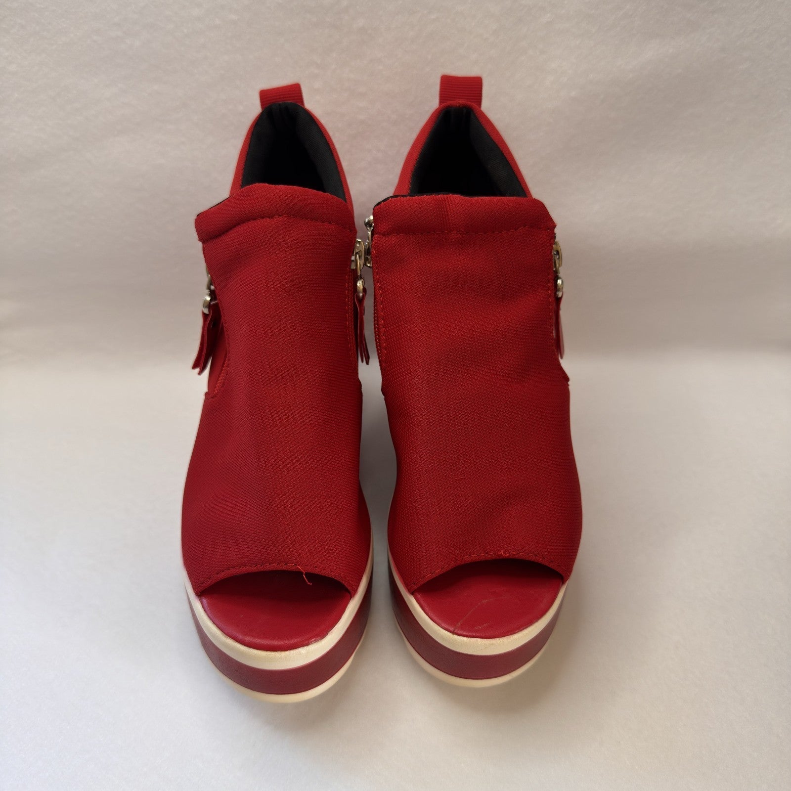 Woman's Platform Shoes With Hidden Height Increase Open Front size 7 us