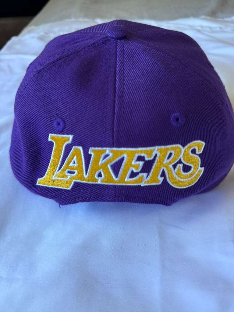 Los Angeles Lakers Cap Mens ULTRA GAME Snapback NBA Purple OSFM Official Hat NWT