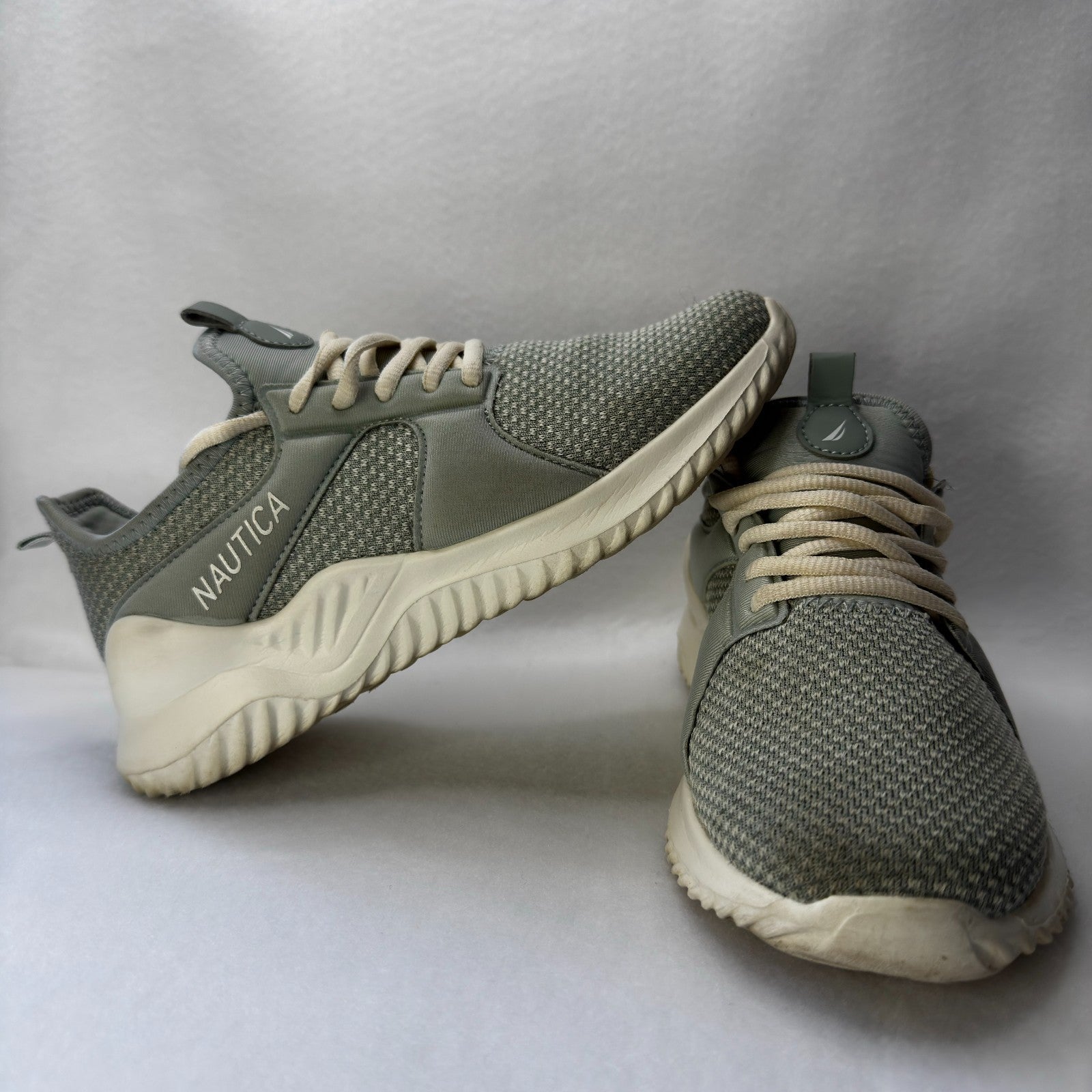 Nautica Gray Fashion Sneakers Lace Up Shoes Casual Lightweight Womens Size 8