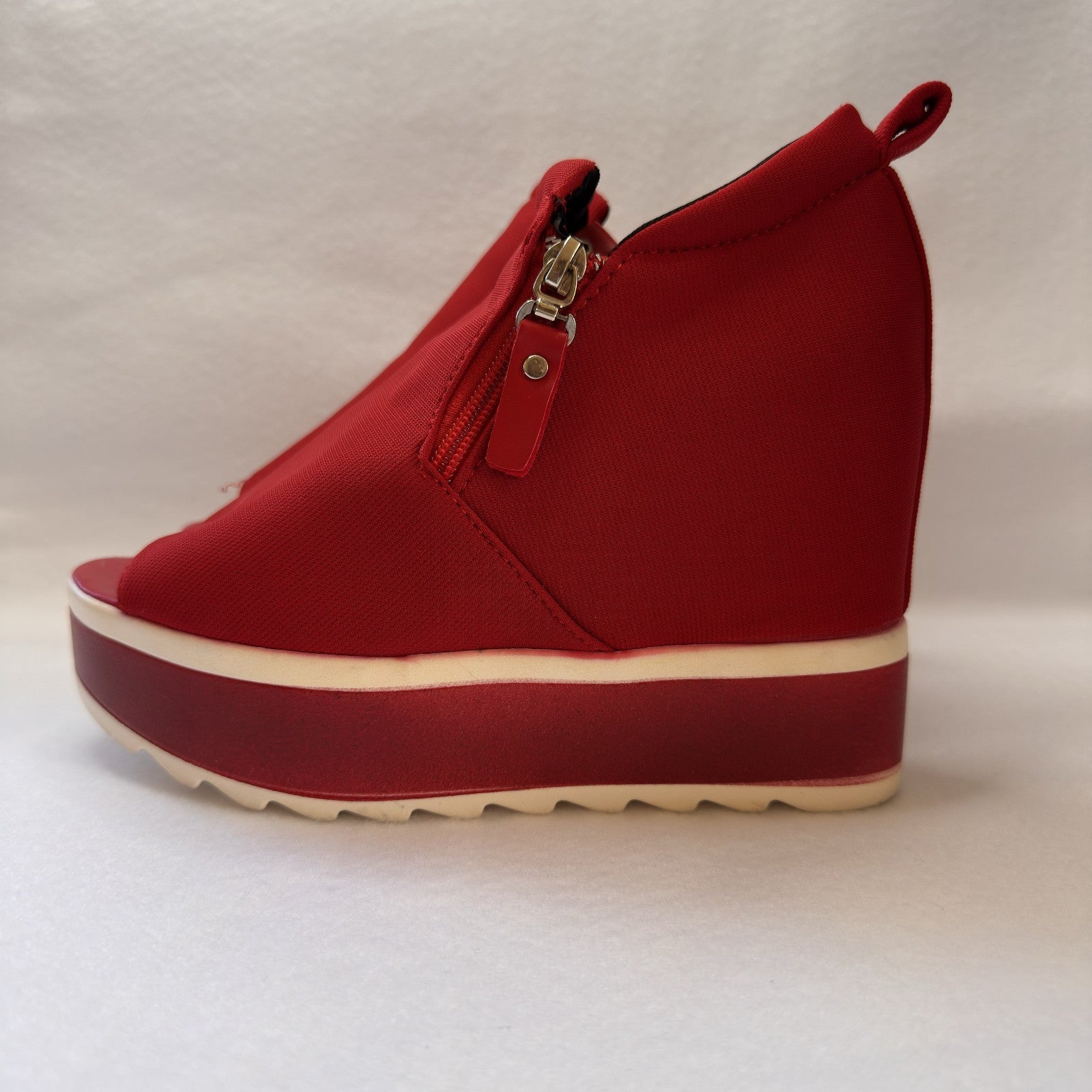Woman's Platform Shoes With Hidden Height Increase Open Front size 7 us