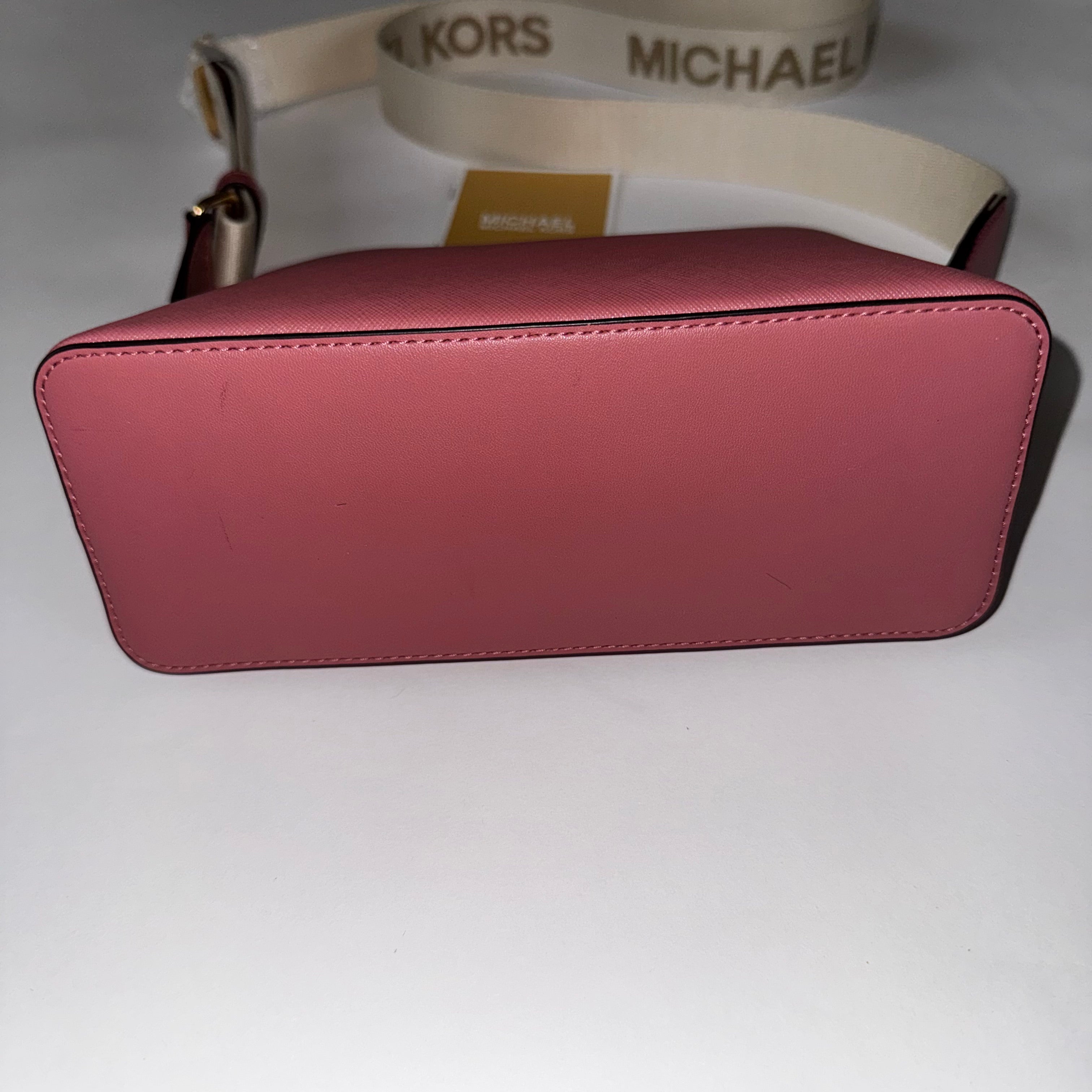 Michael Kors Cindy Lg Dome Crossbody Leather
