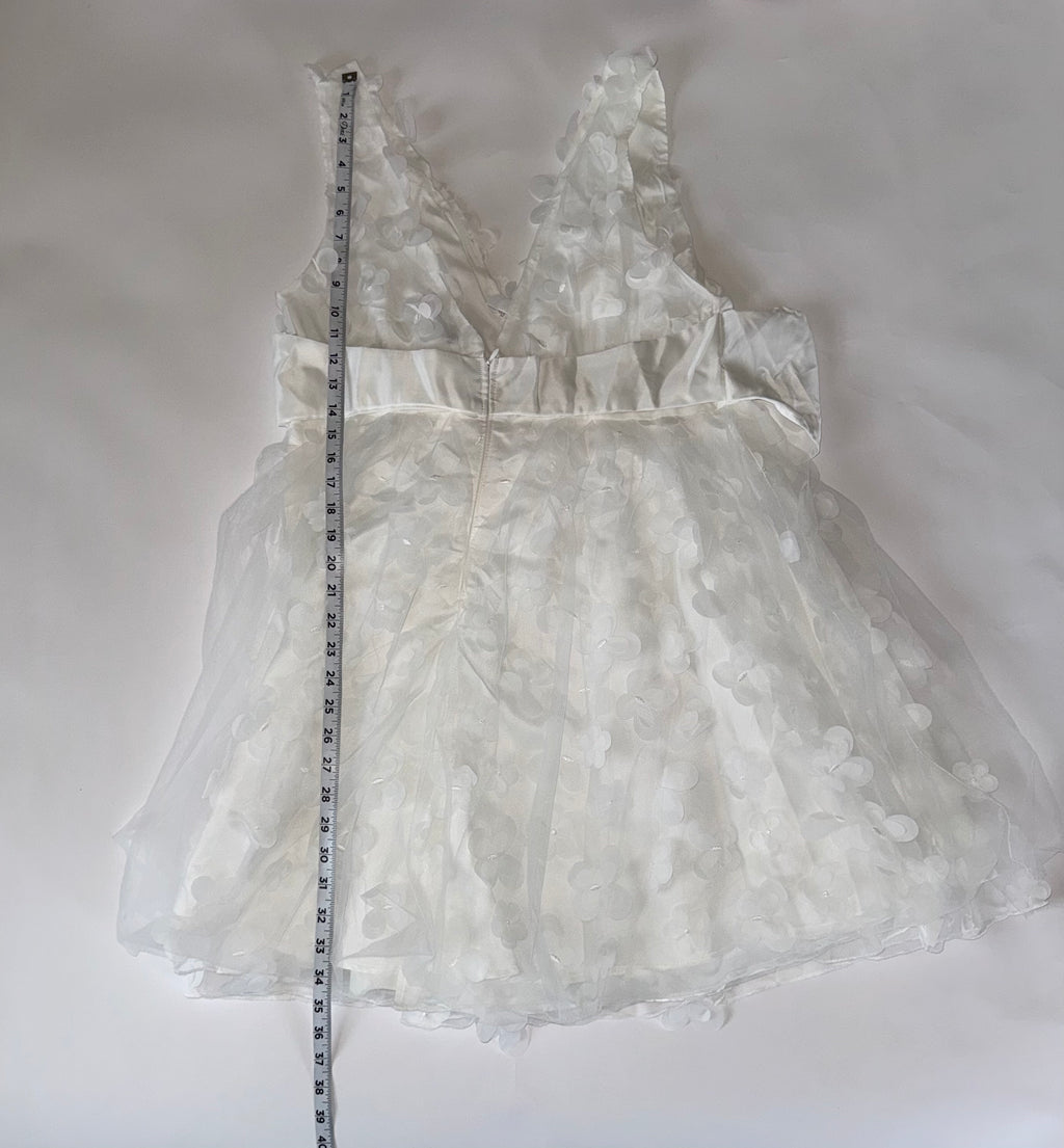 Wedding Dress White Tea-Lenght V- Neckline, Floral and Bow Waist Detail Size 1XL