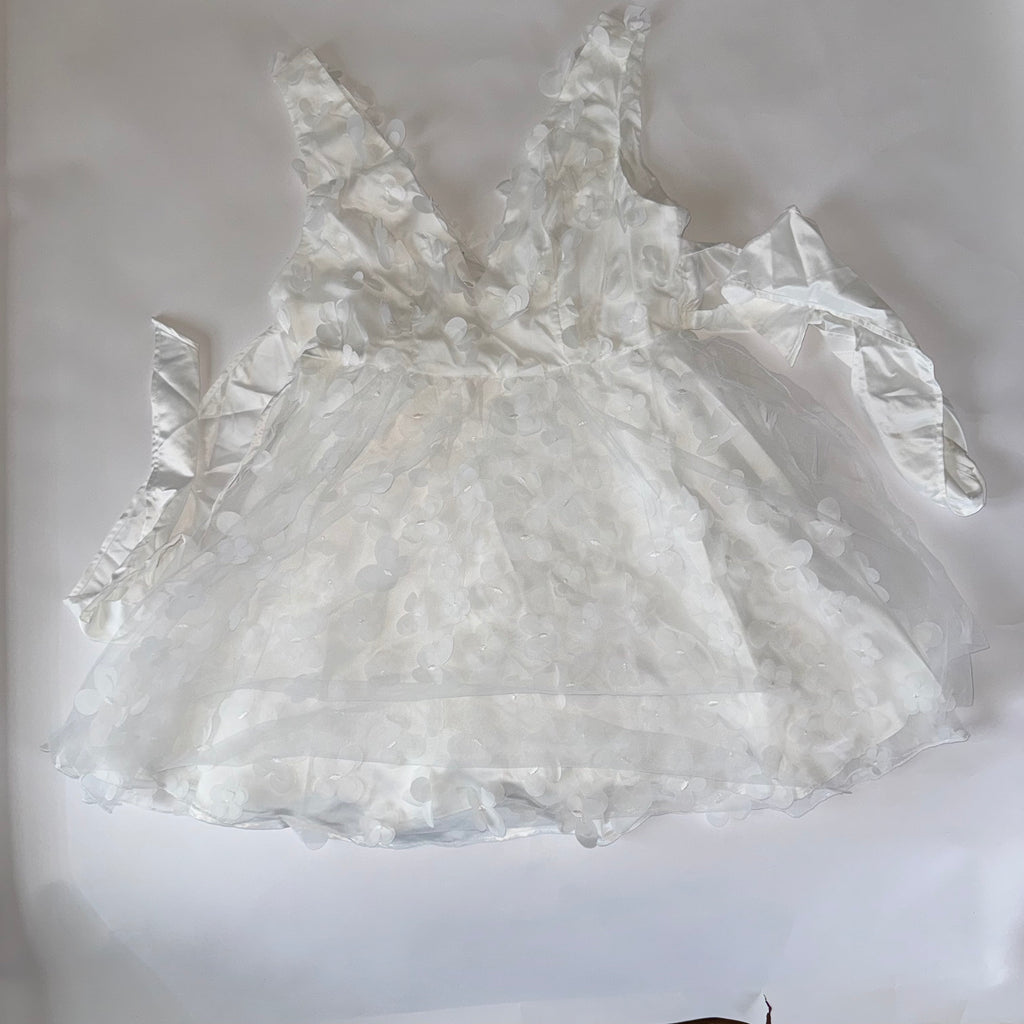 Wedding Dress White Tea-Lenght V- Neckline, Floral and Bow Waist Detail Size 1XL