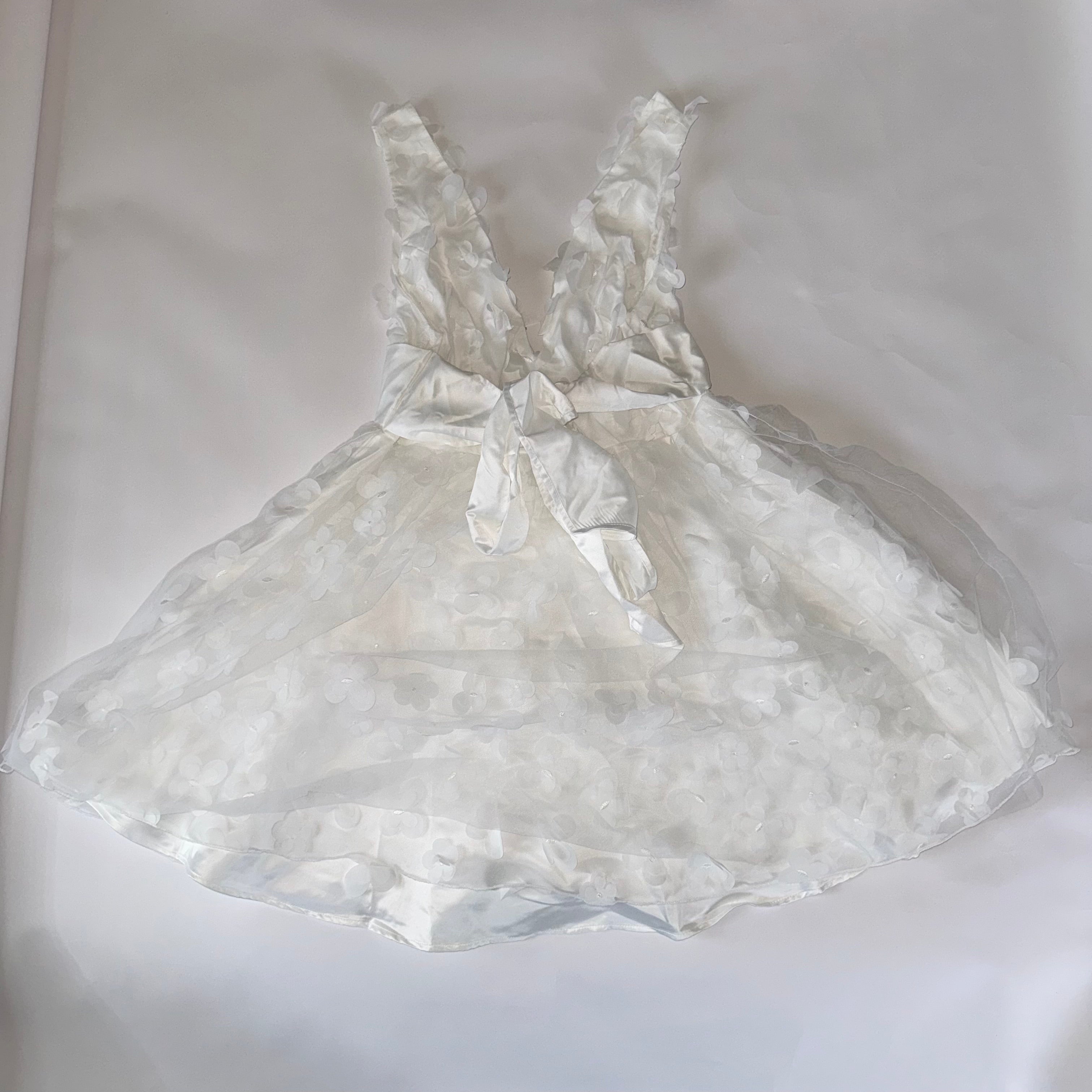 Wedding Dress White Tea-Lenght V- Neckline, Floral and Bow Waist Detail Size 1XL