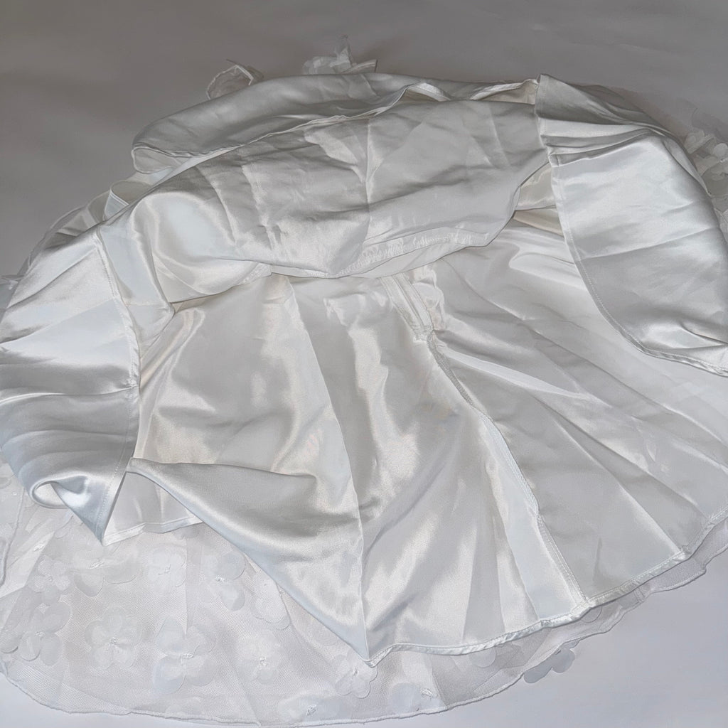 Wedding Dress White Tea-Lenght V- Neckline, Floral and Bow Waist Detail Size 1XL
