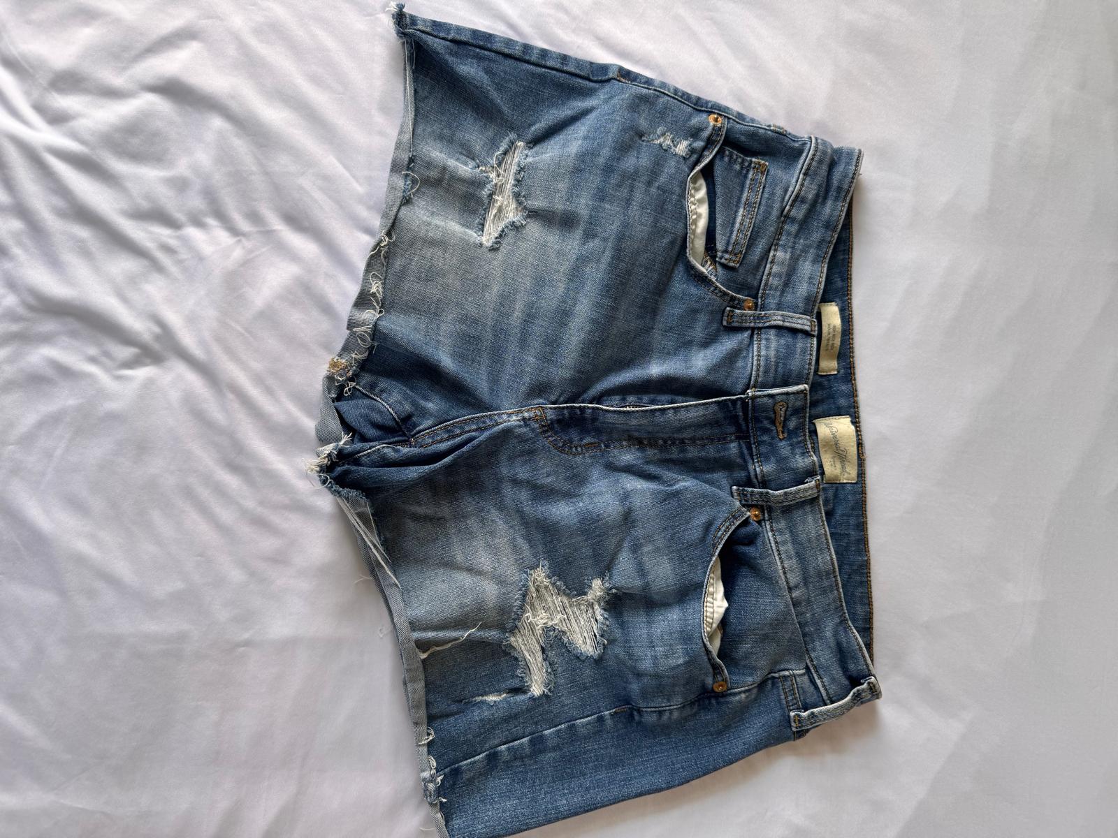 Universal Thread Women's High Rise Midi Shorts Size 14/32 Stretch Blue