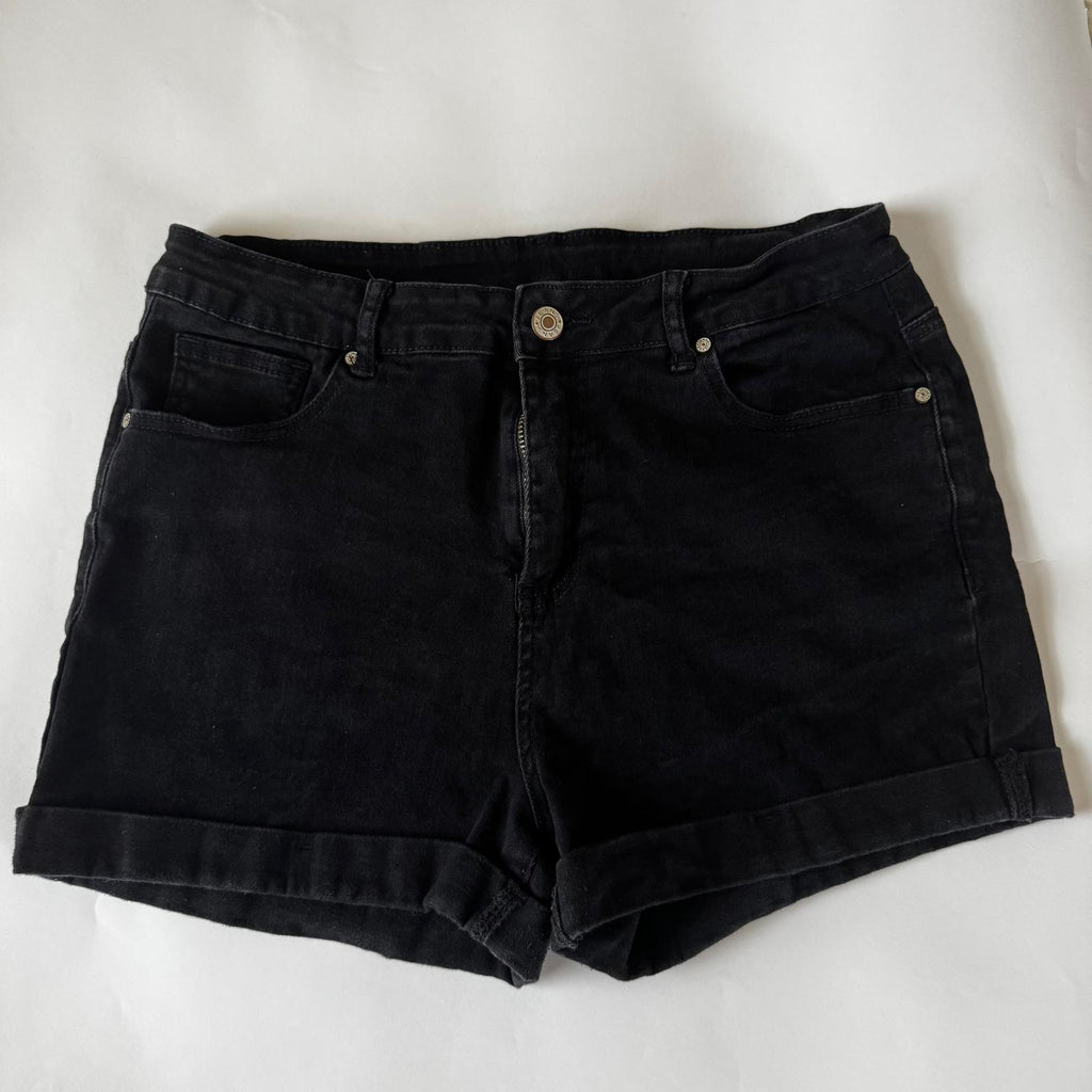 Women's Solid Regular 5 Pocket Dark Wash Black Cuffed Denim Shorts Size XL