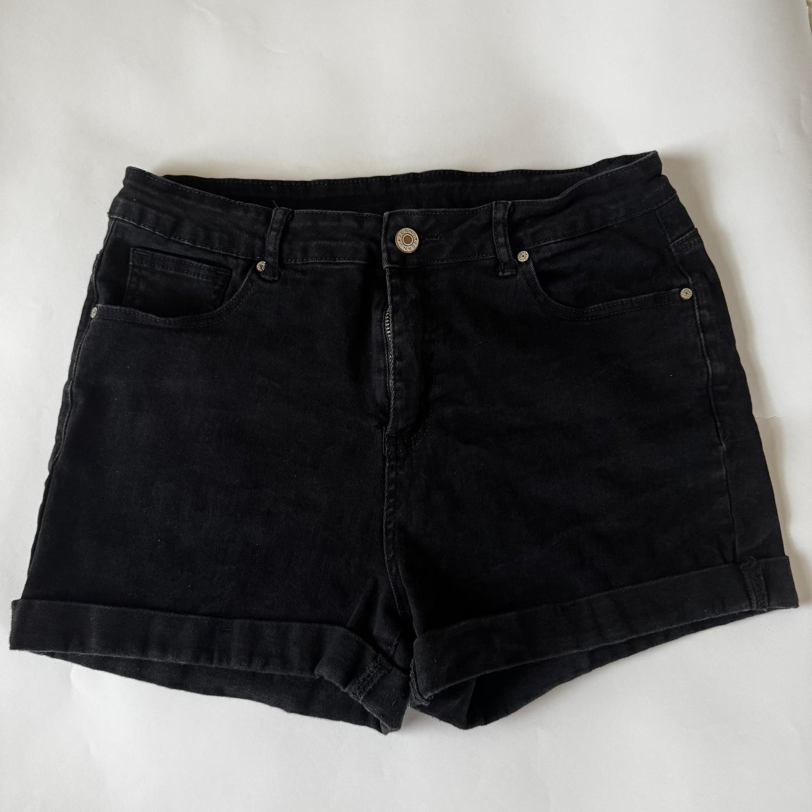 Women's Solid Regular 5 Pocket Dark Wash Black Cuffed Denim Shorts Size XL