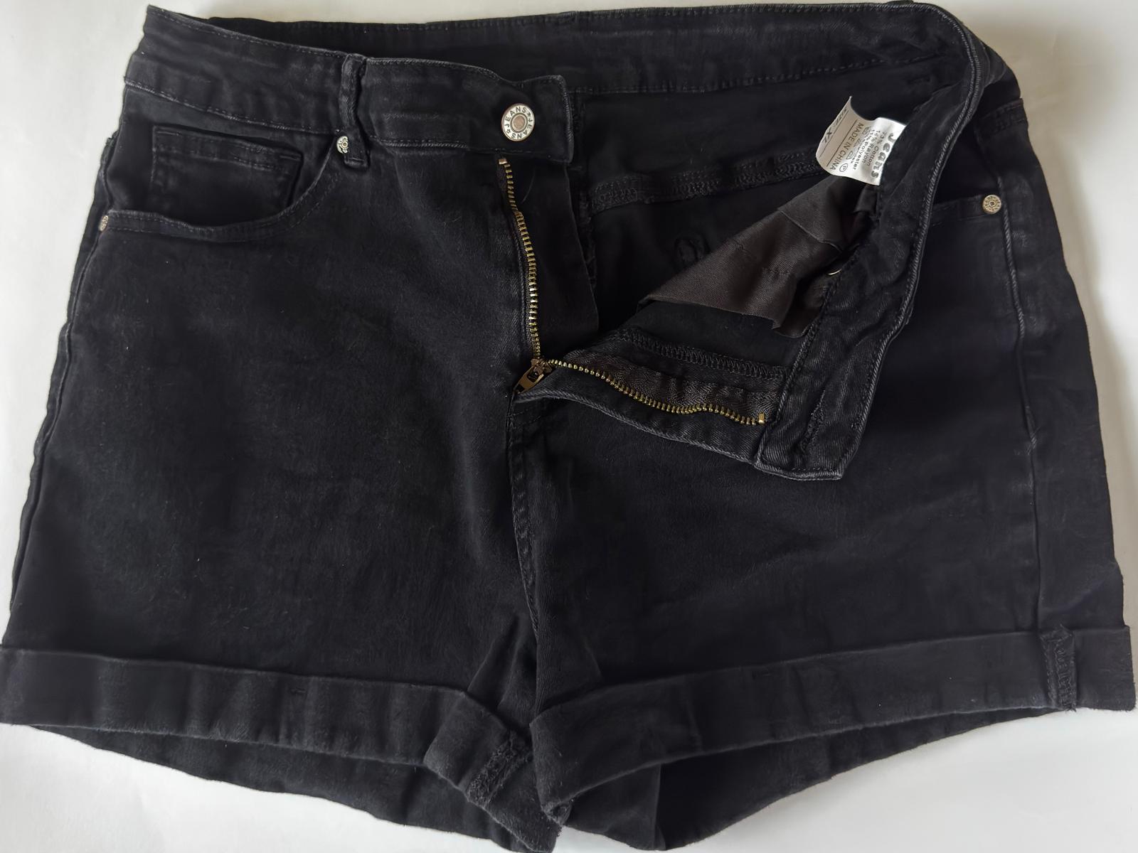 Women's Solid Regular 5 Pocket Dark Wash Black Cuffed Denim Shorts Size XL